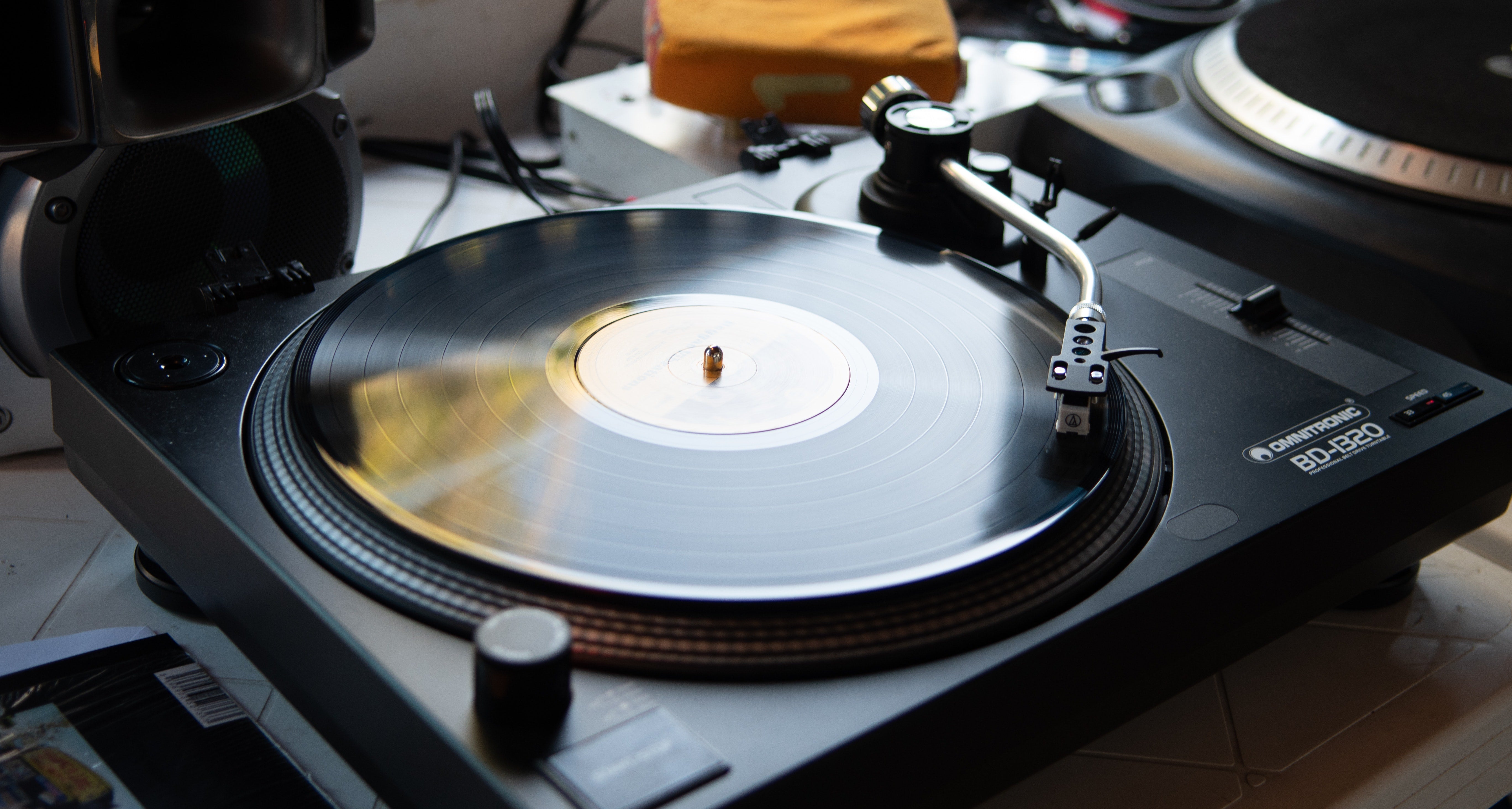 What Are the Top-Rated Turntable Brands Known for Their Quality and Re